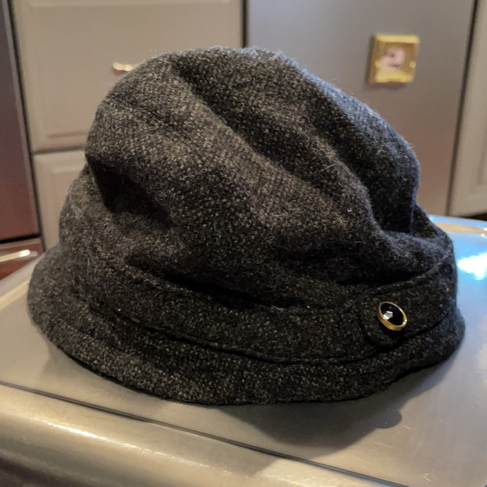 Excellent condition hat - Picture 3 of 6